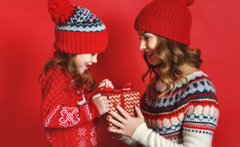Не более 5 тысяч: российские родители рассказали, сколько готовы потратить на новогодние подарки для детей