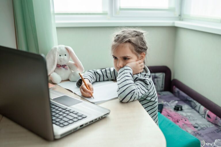 Всестороннее развитие: как не перегрузить ребенка дополнительными занятиями?