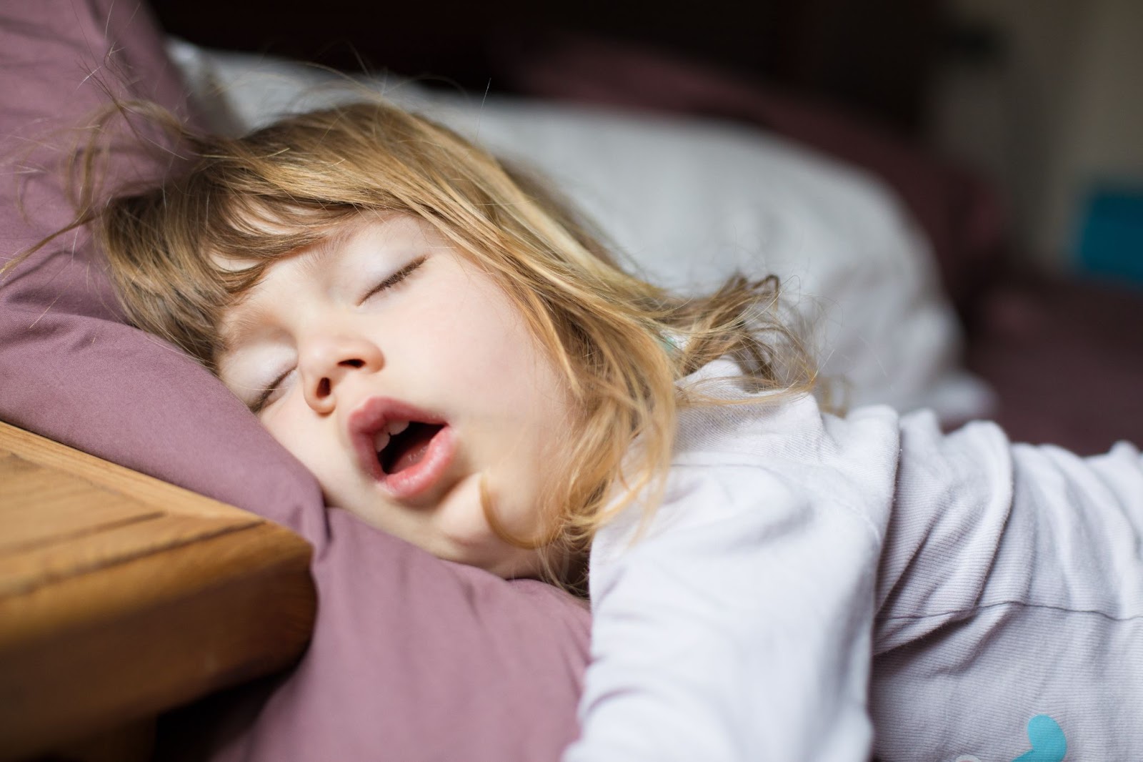 Девочка спит 9-11 часов, сколько и должен спать ребенок